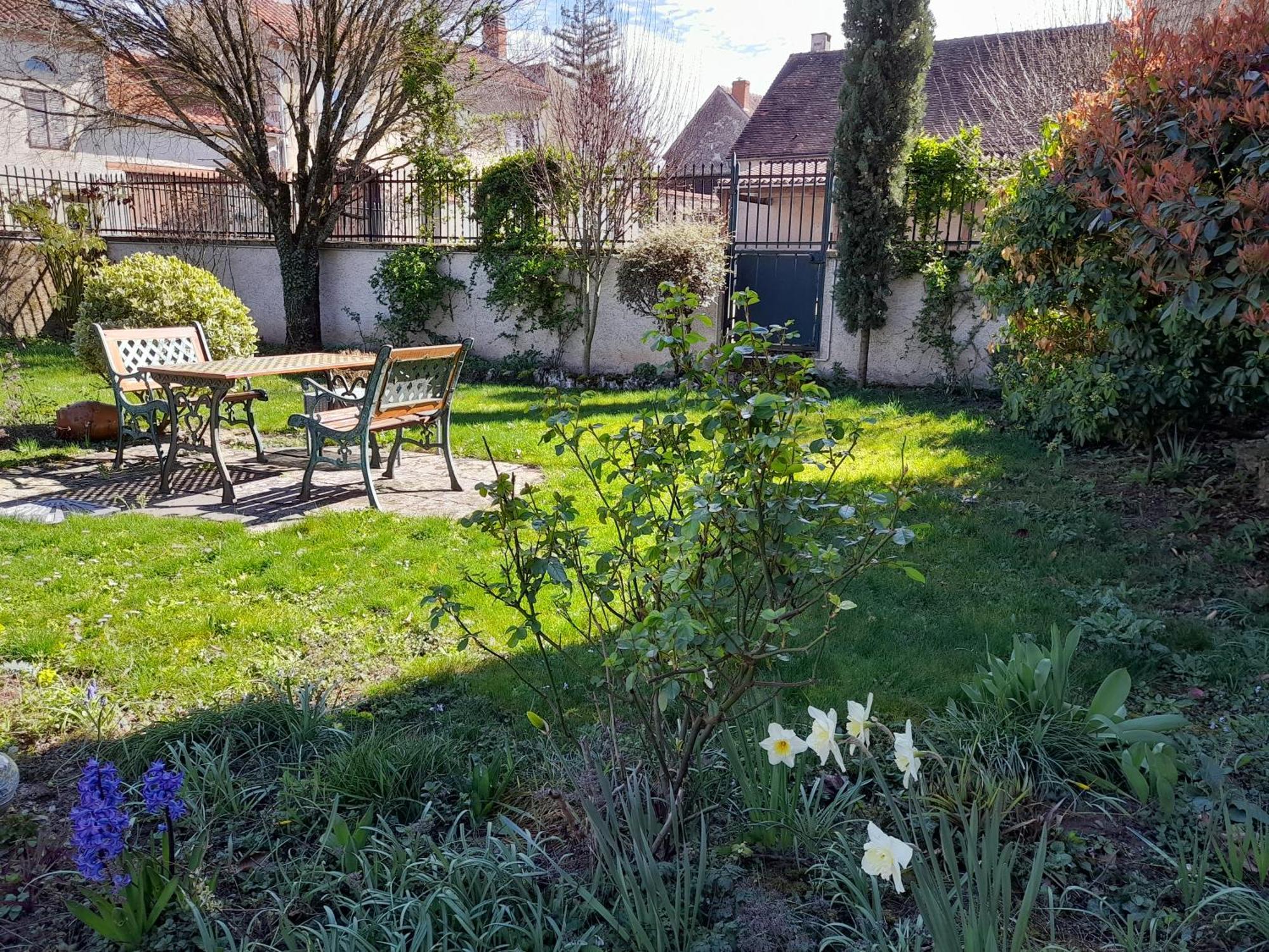 La Maison Du Prince De Conde Charroux-dʼAllier Exterior foto